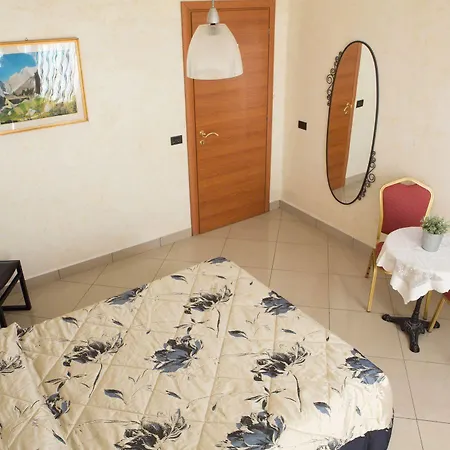 Al Solito Posto Nocleg ze śniadaniem